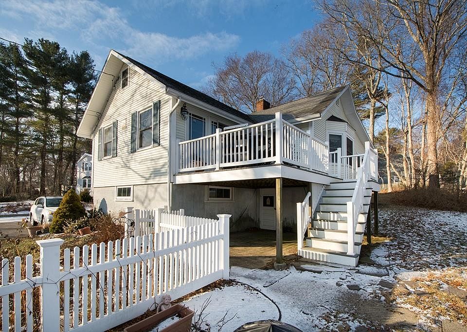 1st image of 390 Monponsett St
