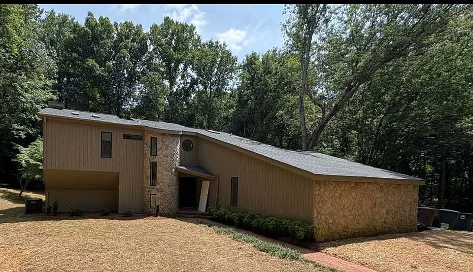 4 bed, 2598 sqft, $2,400 — Photo 2