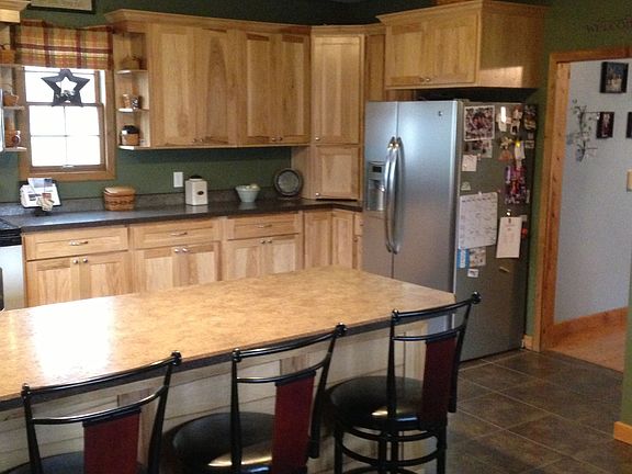 Kitchen & Breakfast Bar
