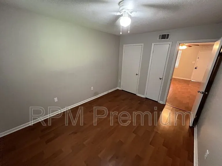 4133 Lee St #17 — Photo 9