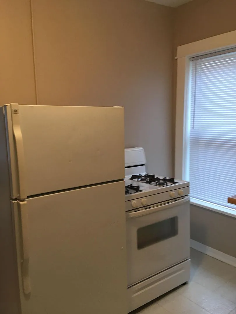 504 Clark St Apartment — Photo 2