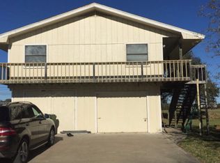 88 Bay St, Port O Connor, TX 77982