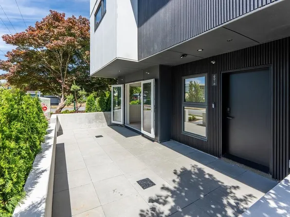 4516 Heather St, Vancouver, BC V5Z 0C9