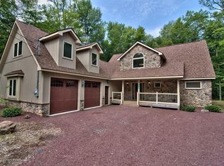 2224 White Oak Trl, Pocono Pines, PA