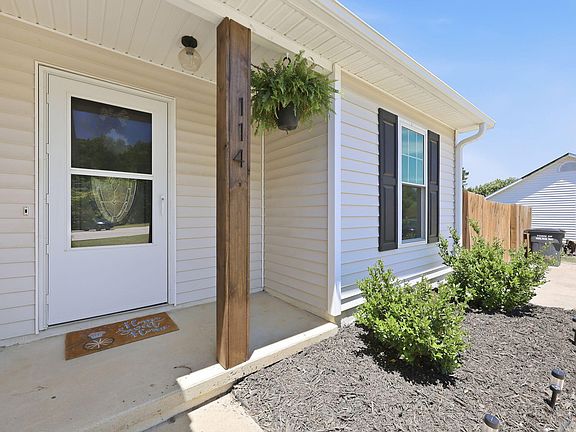 3rd image of 114 Wynbrooke Ln