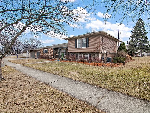 2nd image of 206 Meadows Rd S