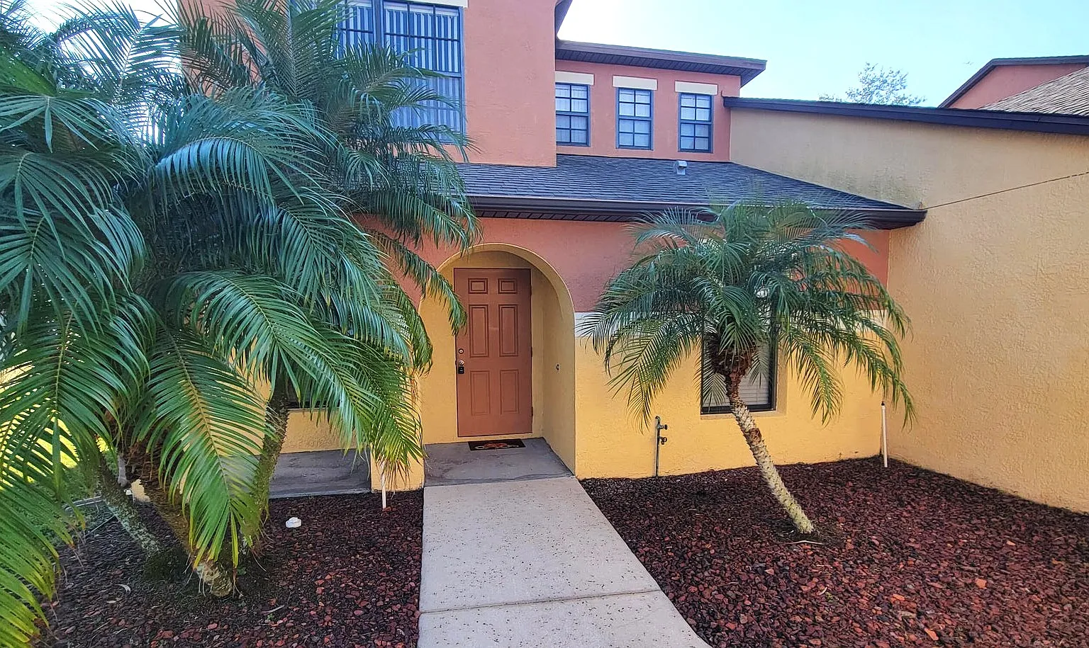 3 bed, 1008 sqft, $1,900 — Photo 3