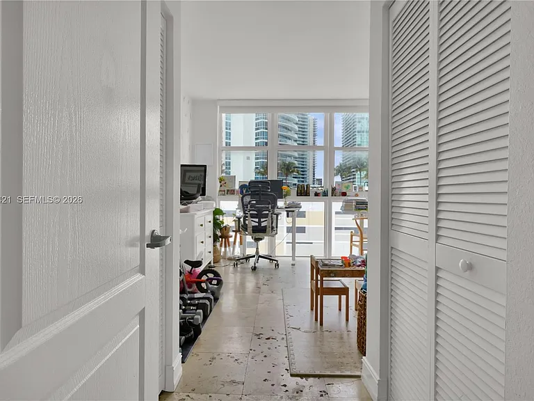 500 NE 29th St #901 — Photo 10