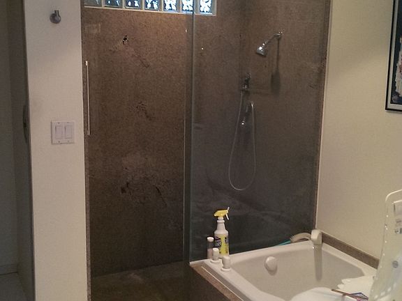 Walk in shower & deep tub