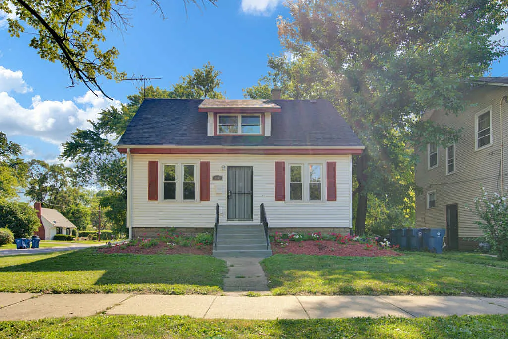 14901 Perry Ave photo 1