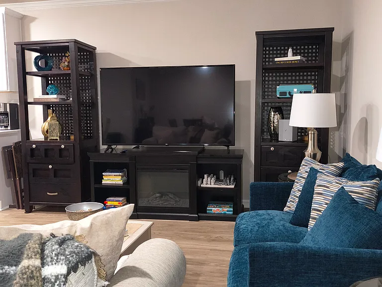 8 Unique Ct #B — Photo 10