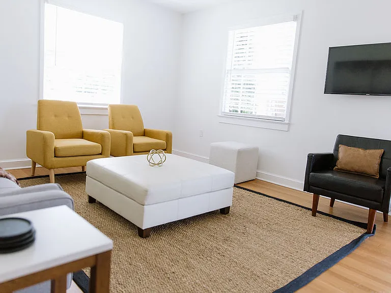 210 Lee Ave — Photo 12