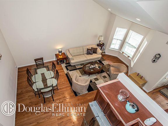 2nd image of 417 Autumn Dr
