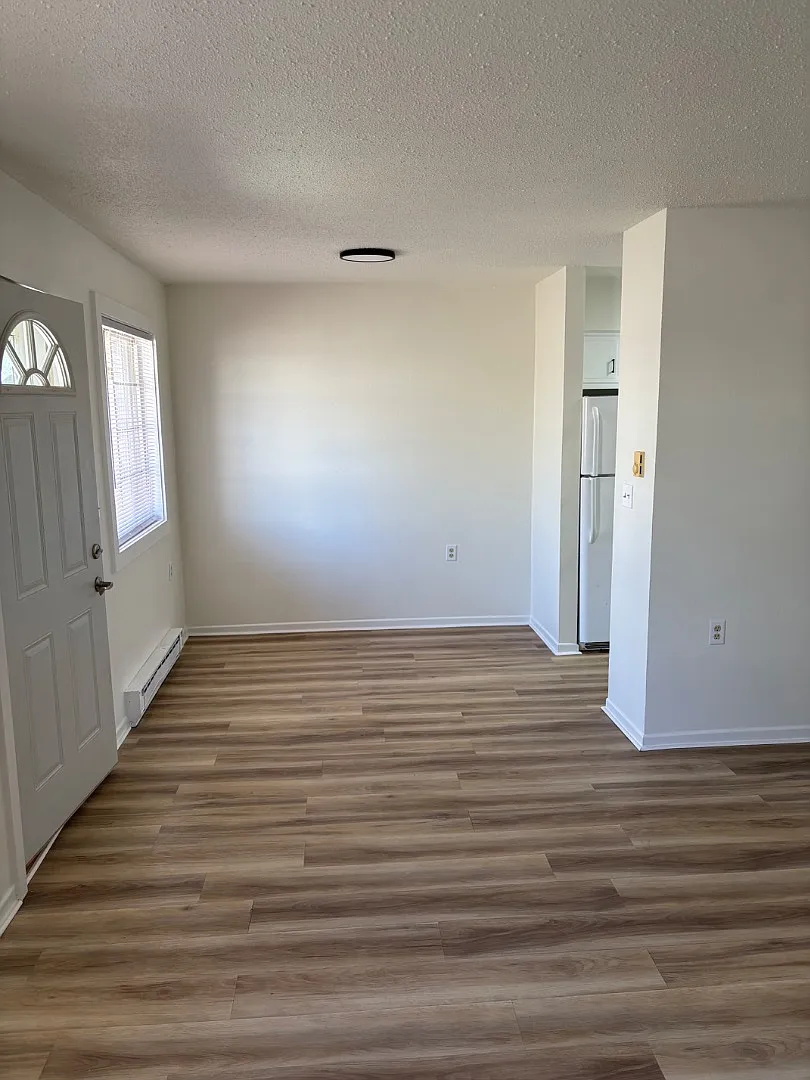 904 Baker St - 5 — Photo 3