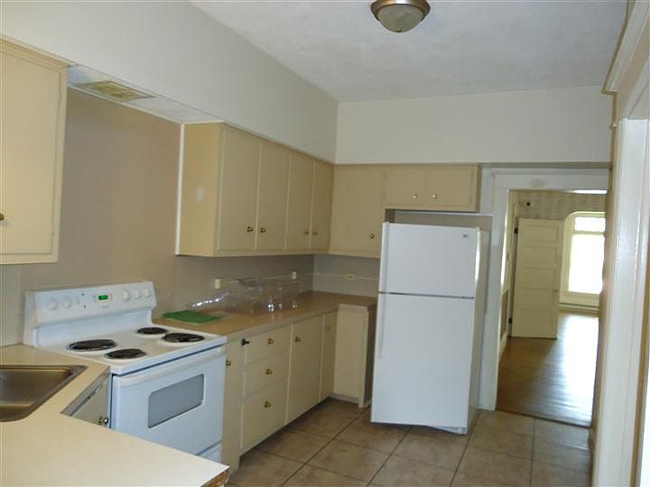 2nd image of 925 Hamilton Blvd