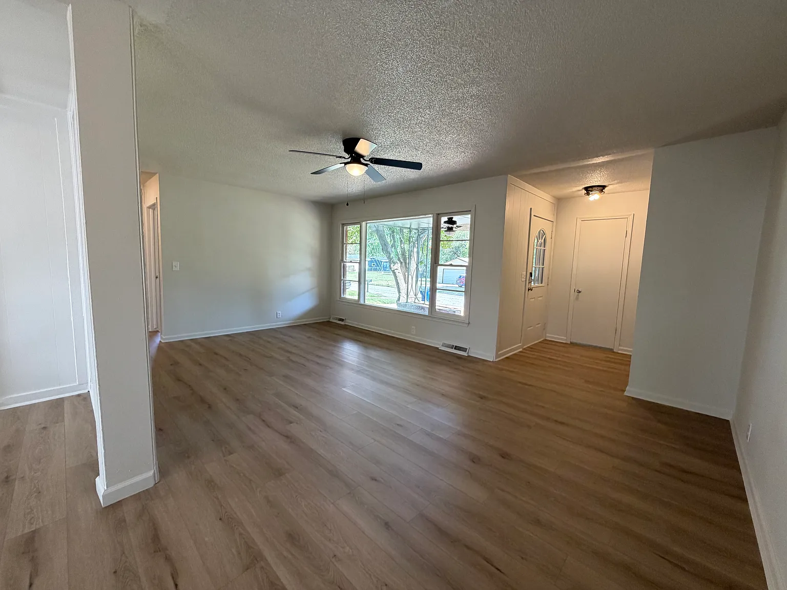 4 bed, 2137 sqft, $1,895 — Photo 2