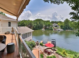 210 Regency Ct, Valparaiso, IN 46385
