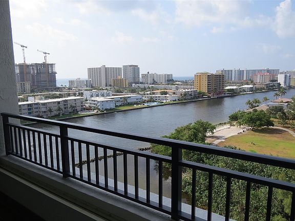 2nd image of 2880 NE 14th Street Causeway #1012