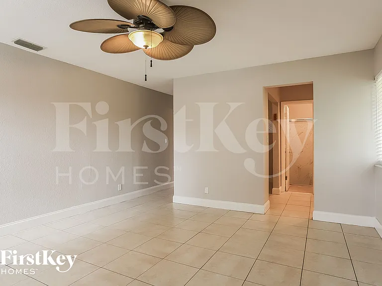 1013 SW 49th Ave — Photo 9