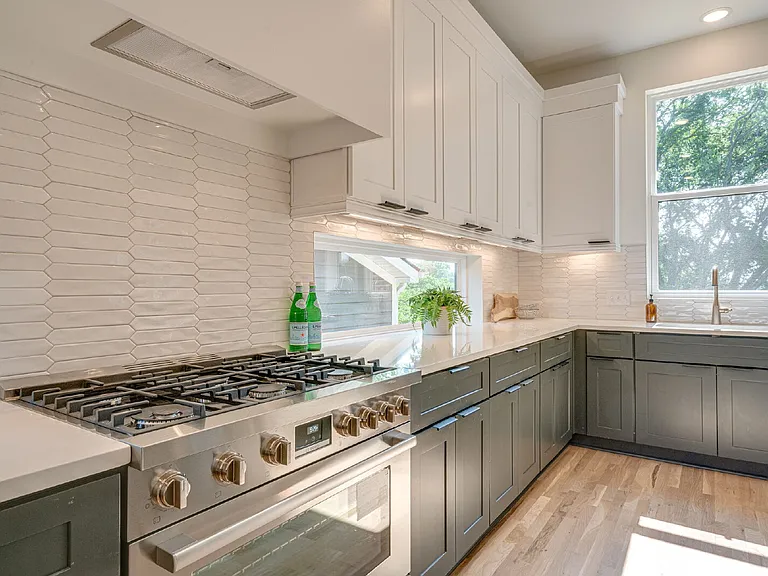 303 Riverside Dr #B — Photo 18