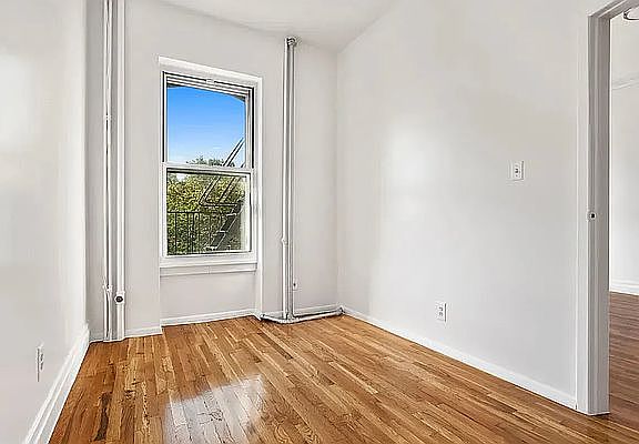 4th image of 11 Abingdon Sq #3R
