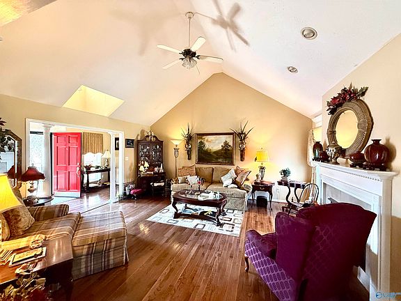 2nd image of 2915 White Oak Dr
