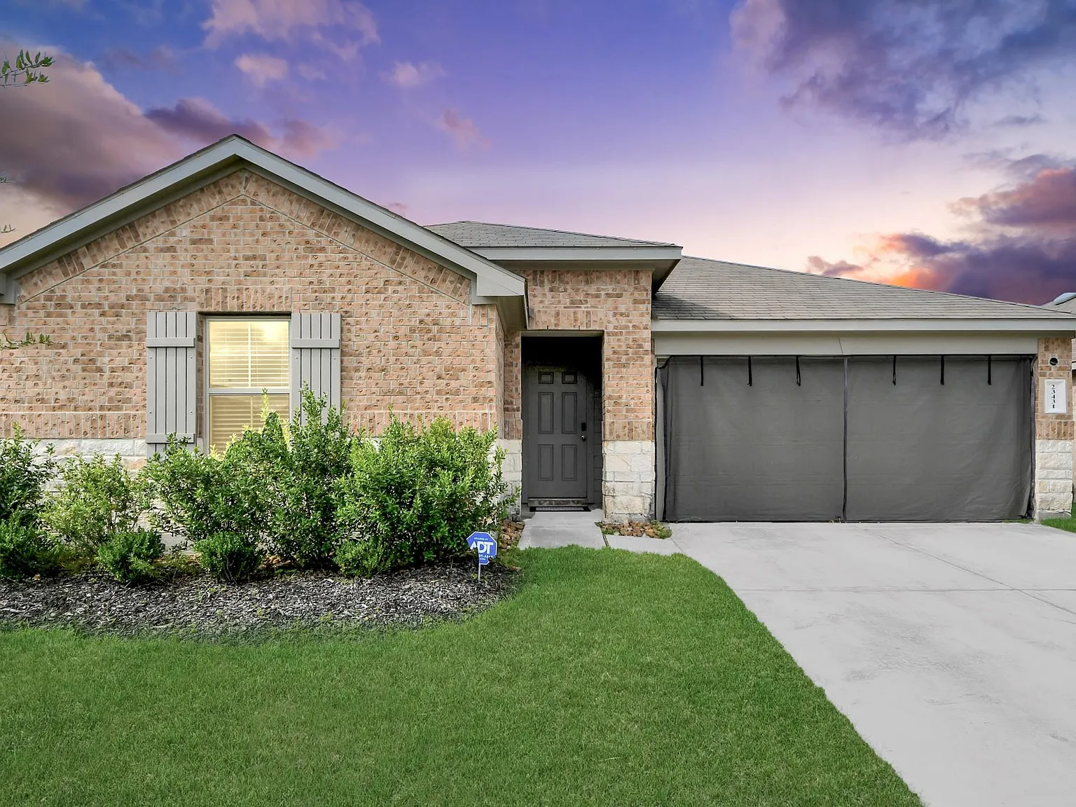 4 bed, 2.0 bath, 1720 sqft, $2,200 — Photo 2