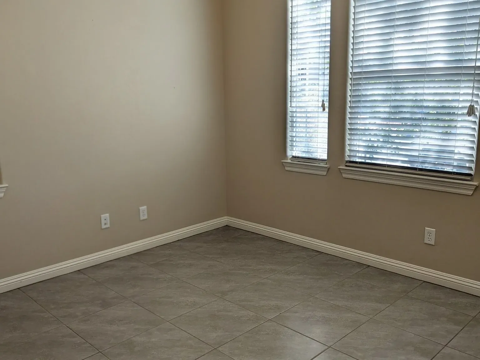 3 bed, 2.5 bath, 1830 sqft, $2,340 — Photo 3