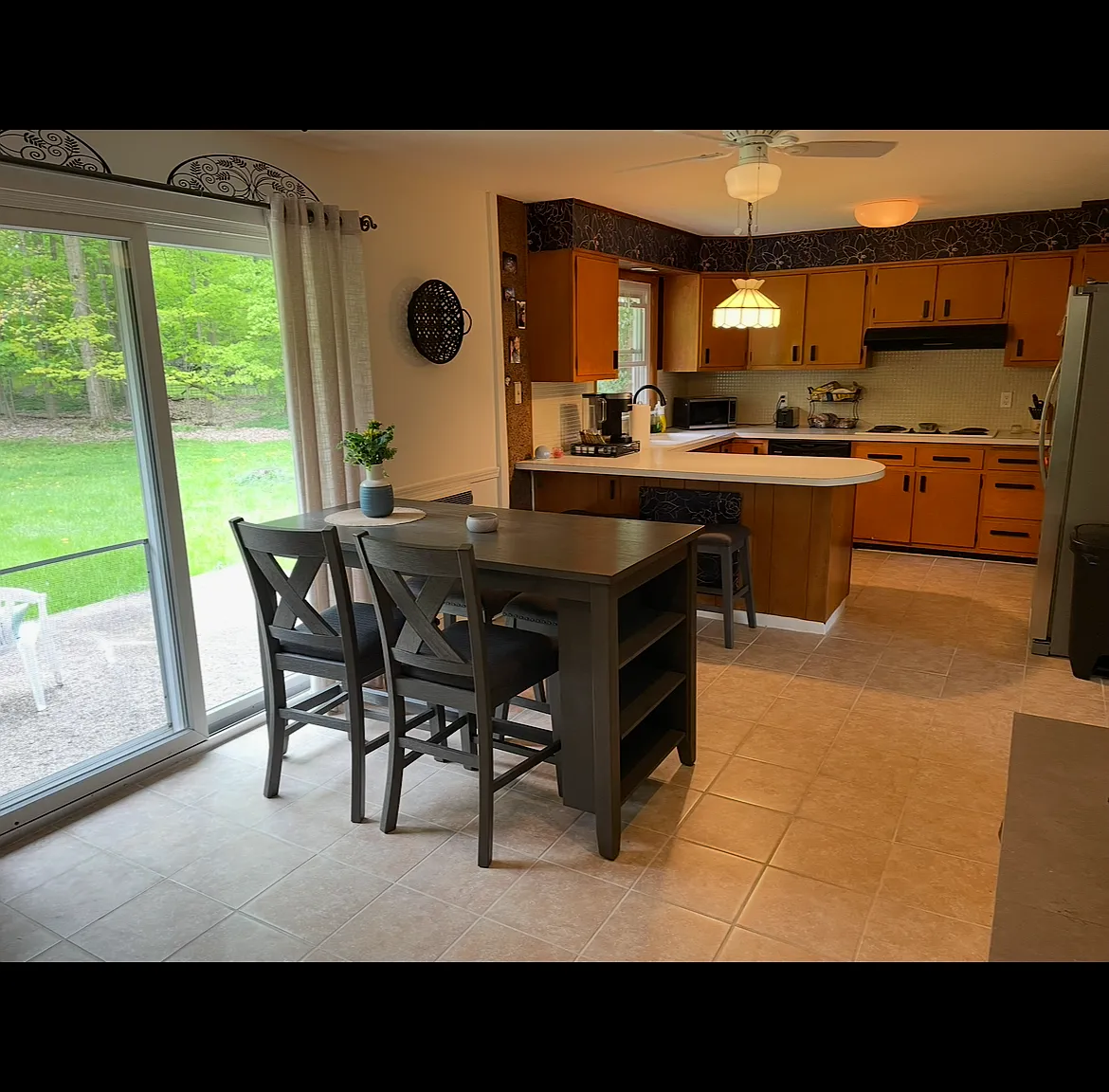 3 bed, 2500 sqft, $1,950 — Photo 4