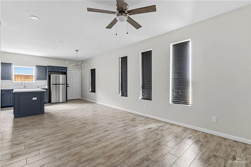 2 bed, 2.0 bath, 1099 sqft, $1,050 — Photo 3