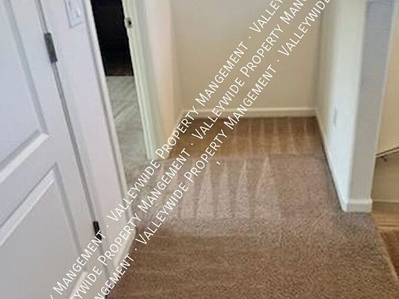 4th image of 627 Blue Stone Dr