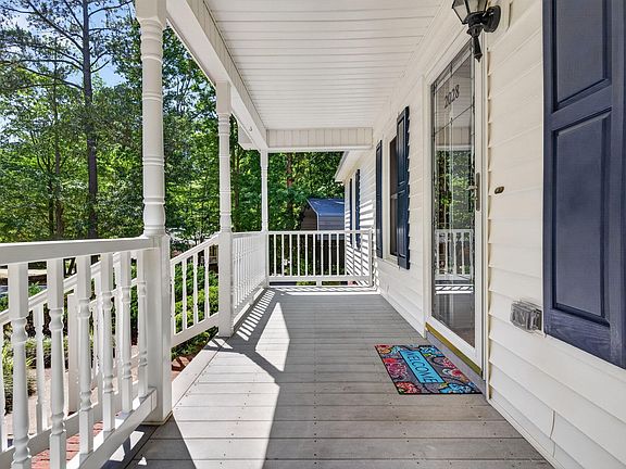 5th image of 2028 Canterbury Rd