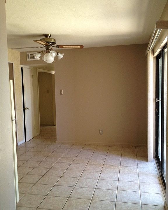 2nd image of 947 Navidad St