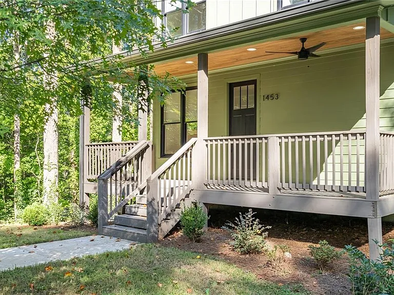 1453 Bridges Ave SW — Photo 3