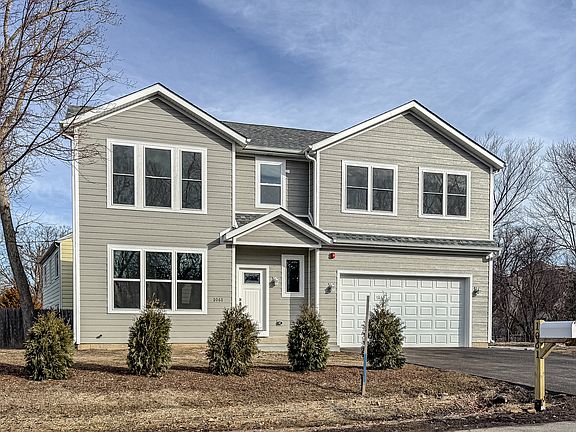 2nd image of 1061 Green Bay Rd