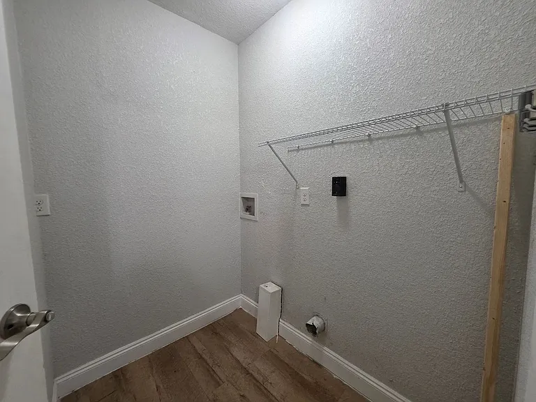 109 Reed Rd — Photo 27