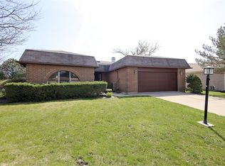 301 Basswood Dr, Northbrook, IL 60062