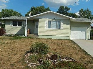 1003 S Courtland St, Chamberlain, SD 57325