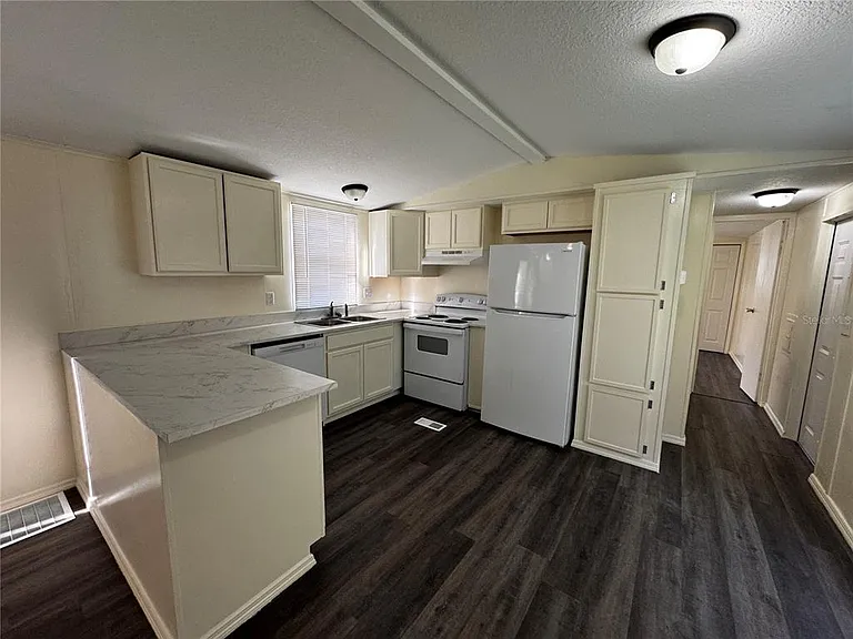 1001 NE 77th St #25 — Photo 4