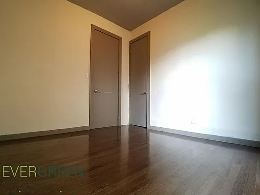 Rented by Evergreen Apartments BK | media 16