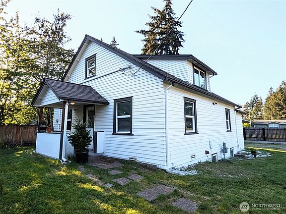 4th image of 415 138th Street E