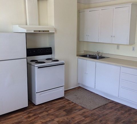3rd image of 133 1/2 E Main St