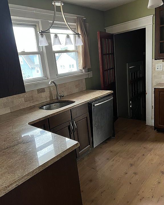 1st image of 20 Adams St W