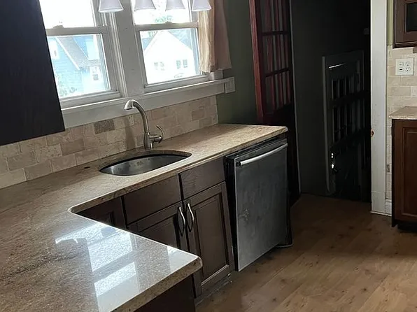 20 Adams St W, East Islip, NY 11730