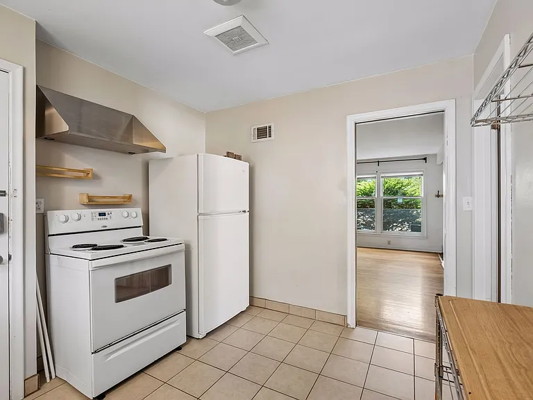 1660 Ford Pkwy — Photo 11