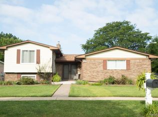 6037 Willow Creek Dr, Canton, MI 48187