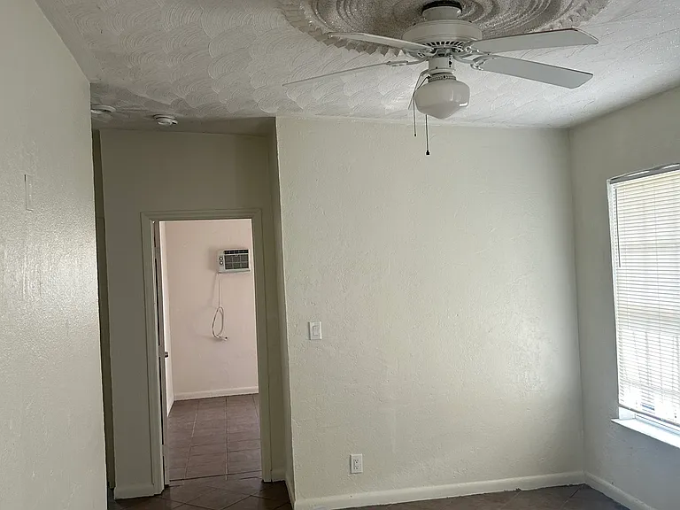 528 NW 7th St — Photo 6