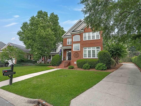 4th image of 185 Alexander Cir