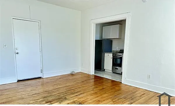 1319 Meridian Ave — Photo 1