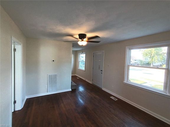 4th image of 717 Lanier Cres